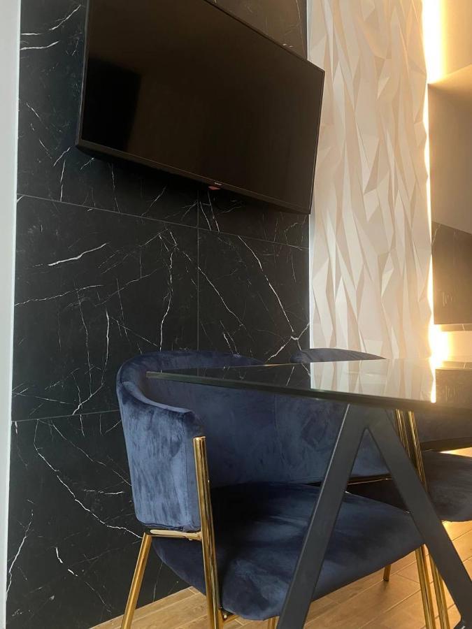 Central Family Boutique Apartments 2 Львов Экстерьер фото
