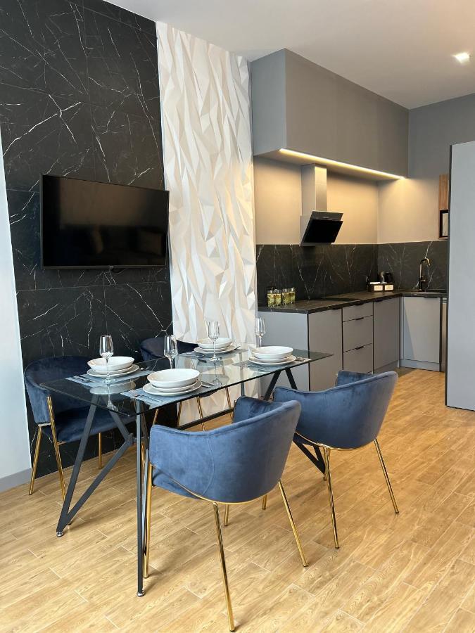 Central Family Boutique Apartments 2 Львов Экстерьер фото