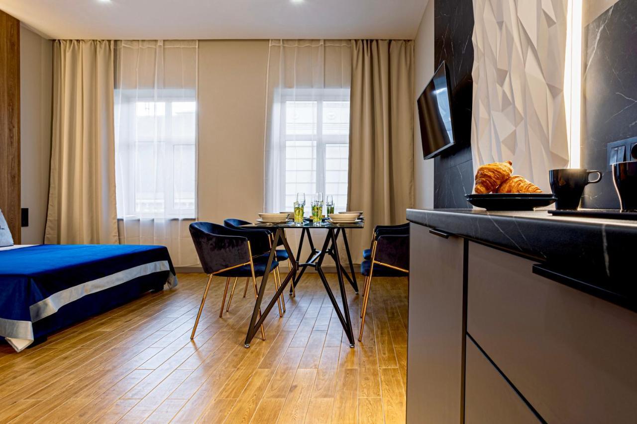 Central Family Boutique Apartments 2 Львов Экстерьер фото