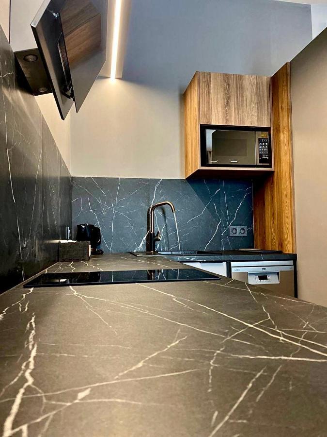 Central Family Boutique Apartments 2 Львов Экстерьер фото