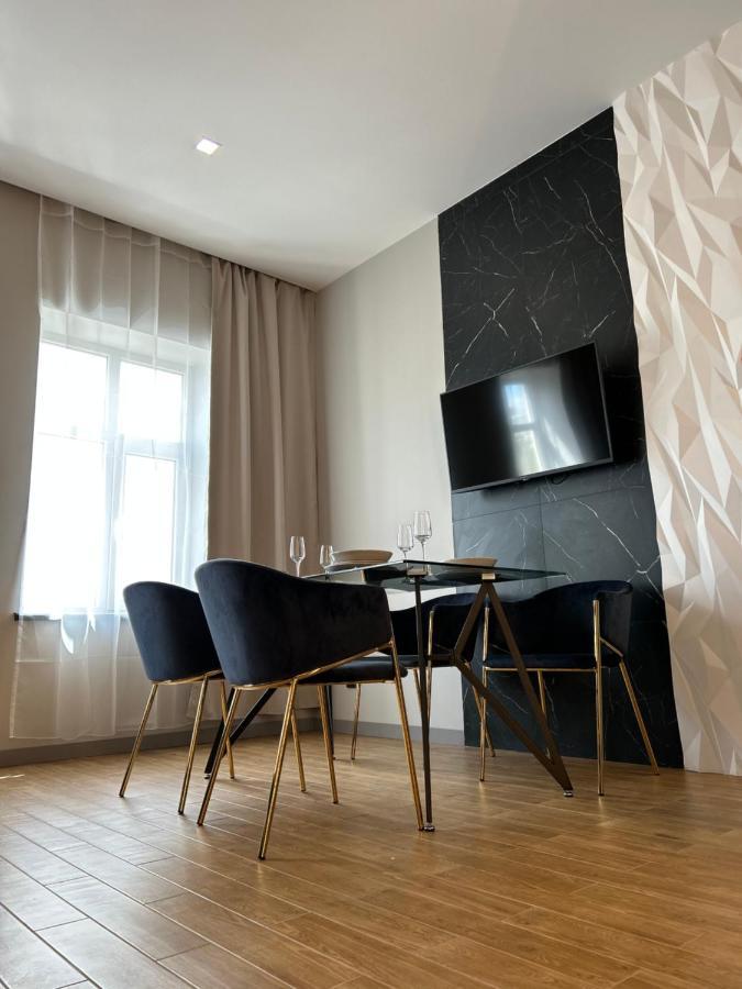 Central Family Boutique Apartments 2 Львов Экстерьер фото