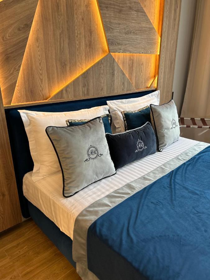 Central Family Boutique Apartments 2 Львов Экстерьер фото